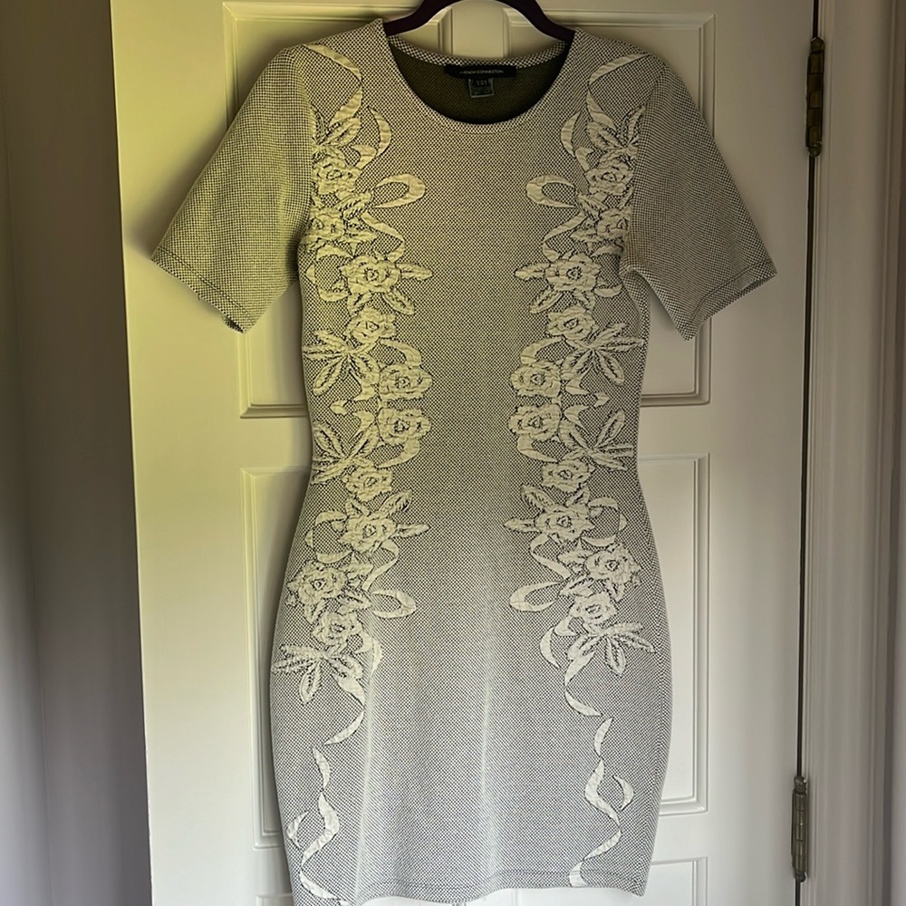 FRENCH CONNECTION fitted floral dress! Size 8